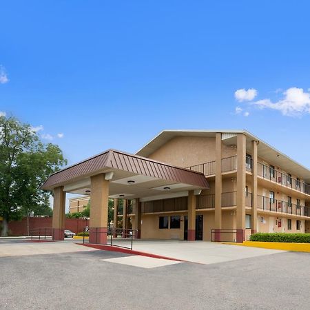 Days Inn Pensacola North Ferry Pass Экстерьер фото