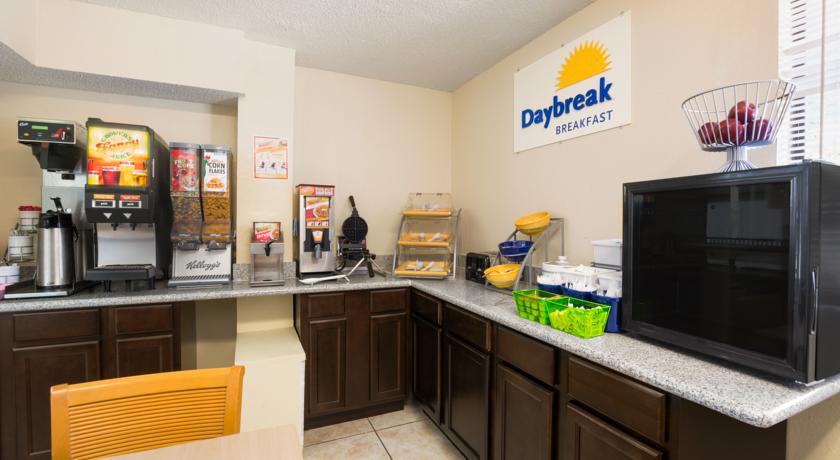 Days Inn Pensacola North Ferry Pass Экстерьер фото