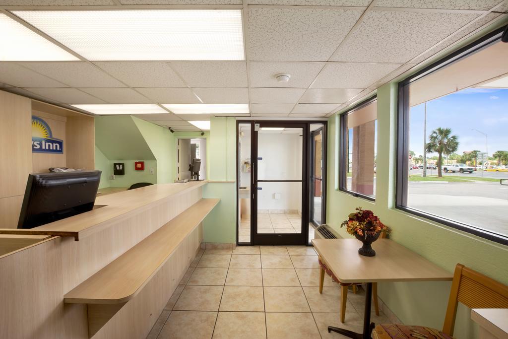 Days Inn Pensacola North Ferry Pass Экстерьер фото