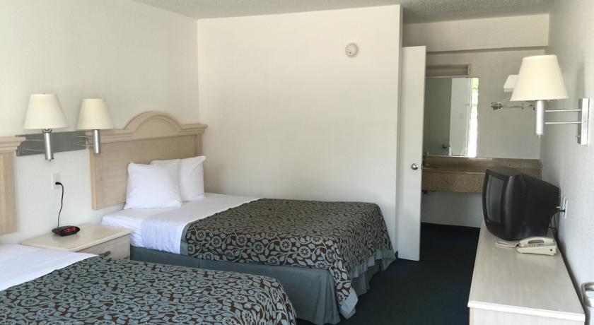 Days Inn Pensacola North Ferry Pass Экстерьер фото