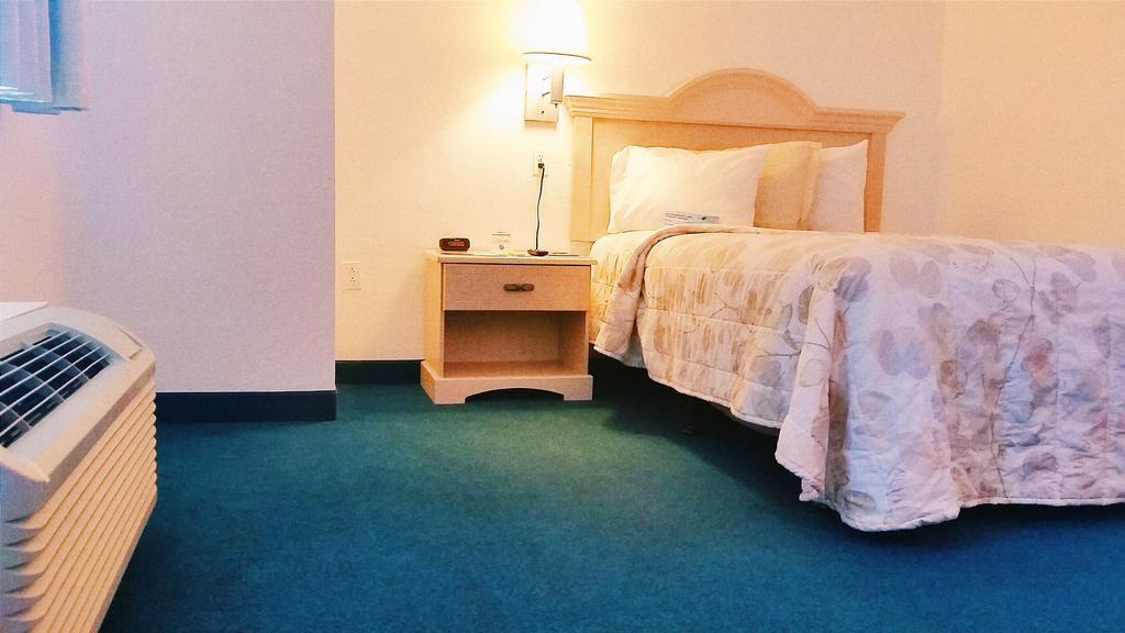 Days Inn Pensacola North Ferry Pass Экстерьер фото